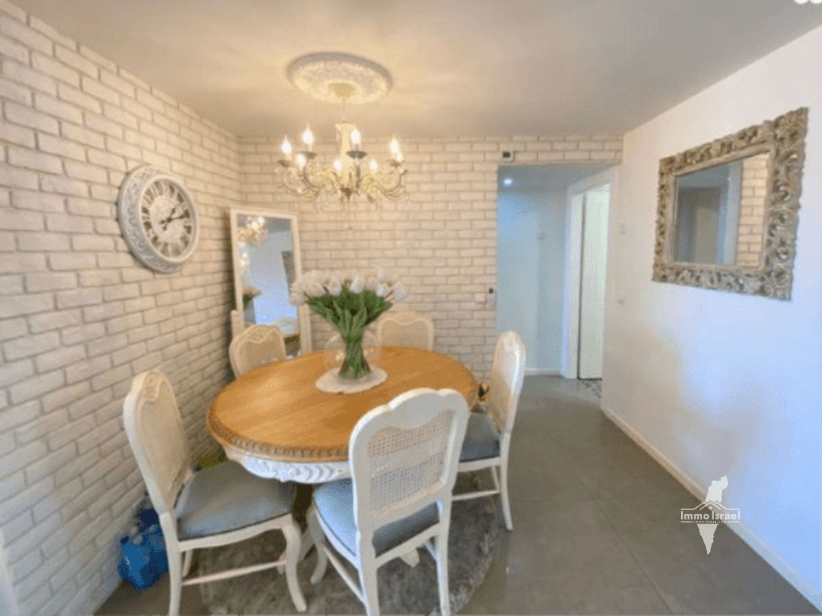 למכירה דירת 4 חדרים ברחוב תמר חריש