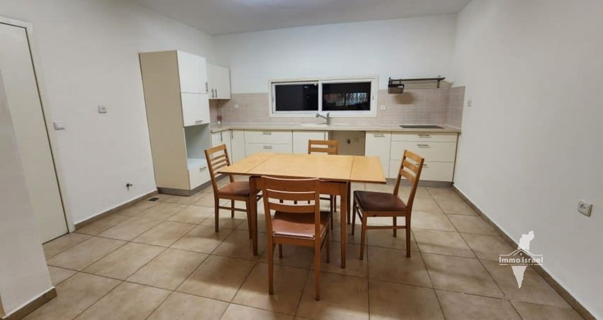 For Sale: 6-Room Duplex on Sokolov Street, Kfar Saba