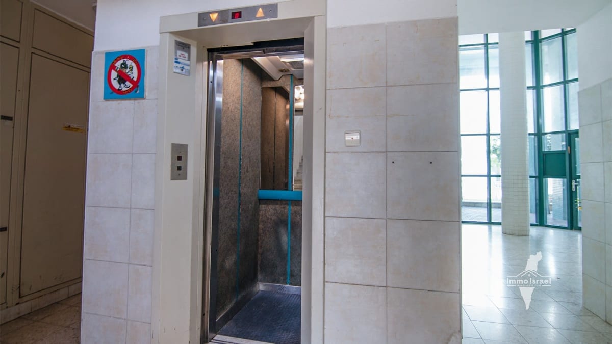 Продается квартира с 3 комнатами в Неве Зеев, Беэр Шева