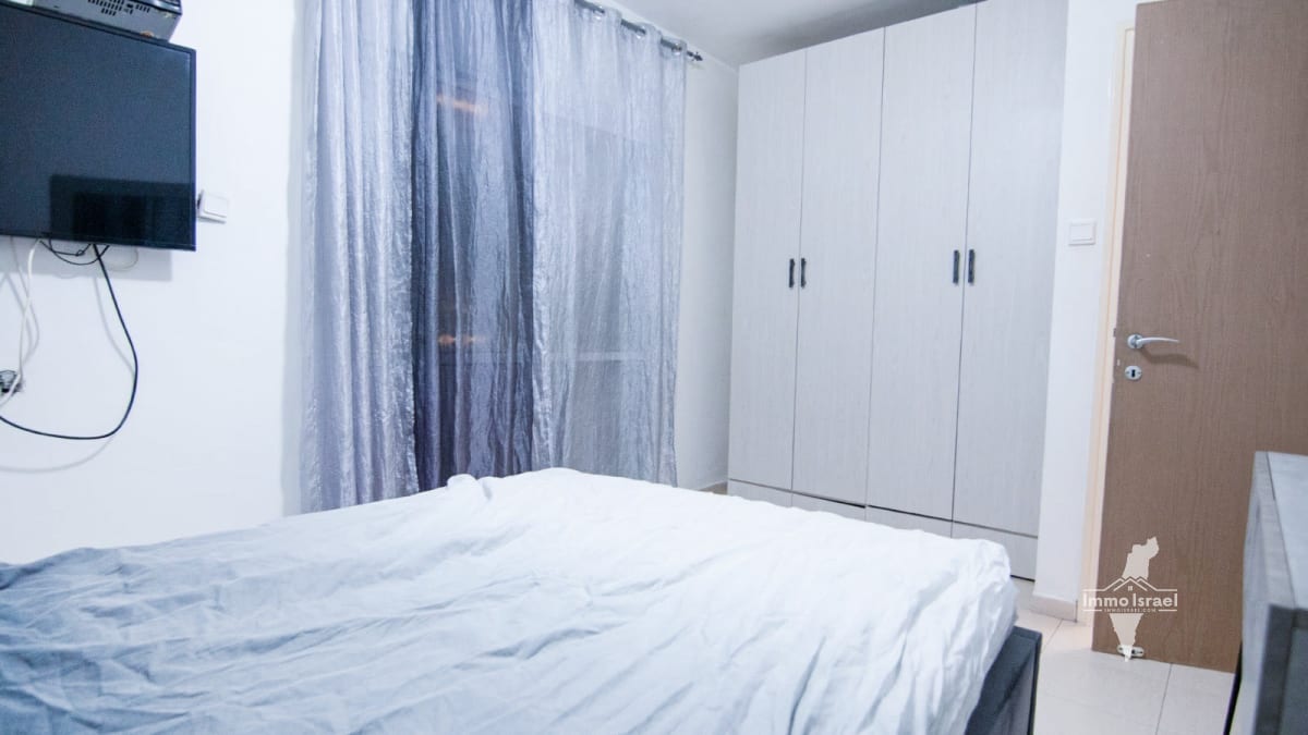 Продается квартира с 3 комнатами в Неве Зеев, Беэр Шева