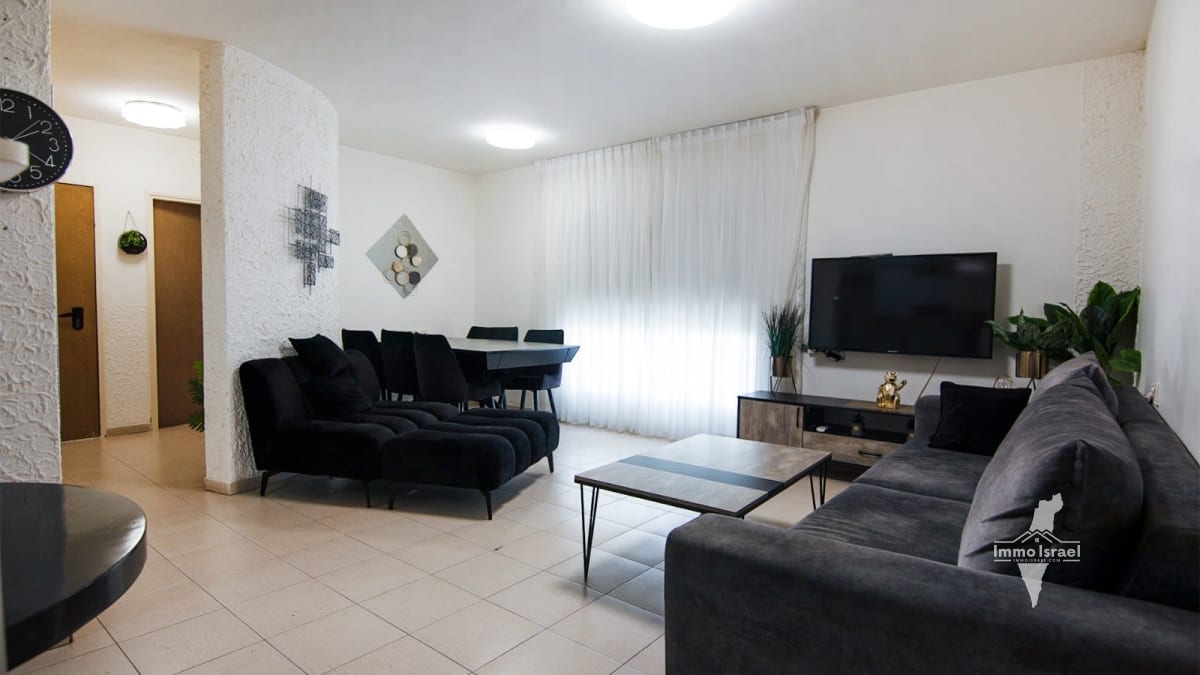 Продается квартира с 3 комнатами в Неве Зеев, Беэр Шева