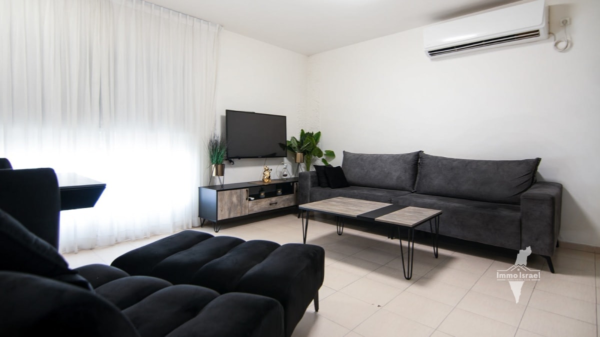 Продается квартира с 3 комнатами в Неве Зеев, Беэр Шева