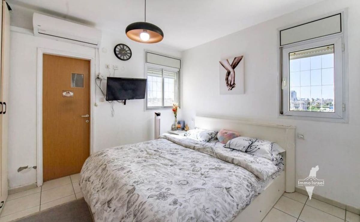 3.5-Room Apartment in Tzameret Ganim, Petah Tikva