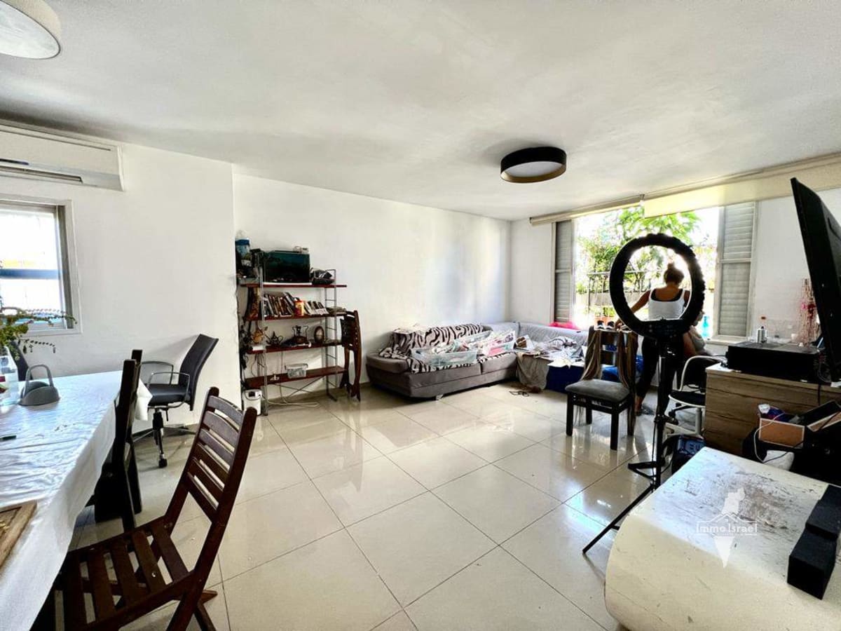 Prime Property on Zamenhof Street - 5-Room Apartment in Netanya