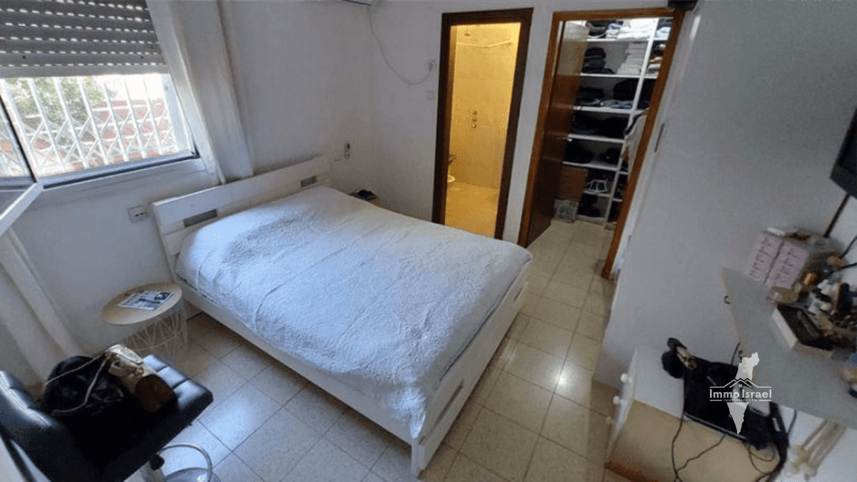 4-Room Apartment for Sale in Neot Hadarim, Kiryat Ekron