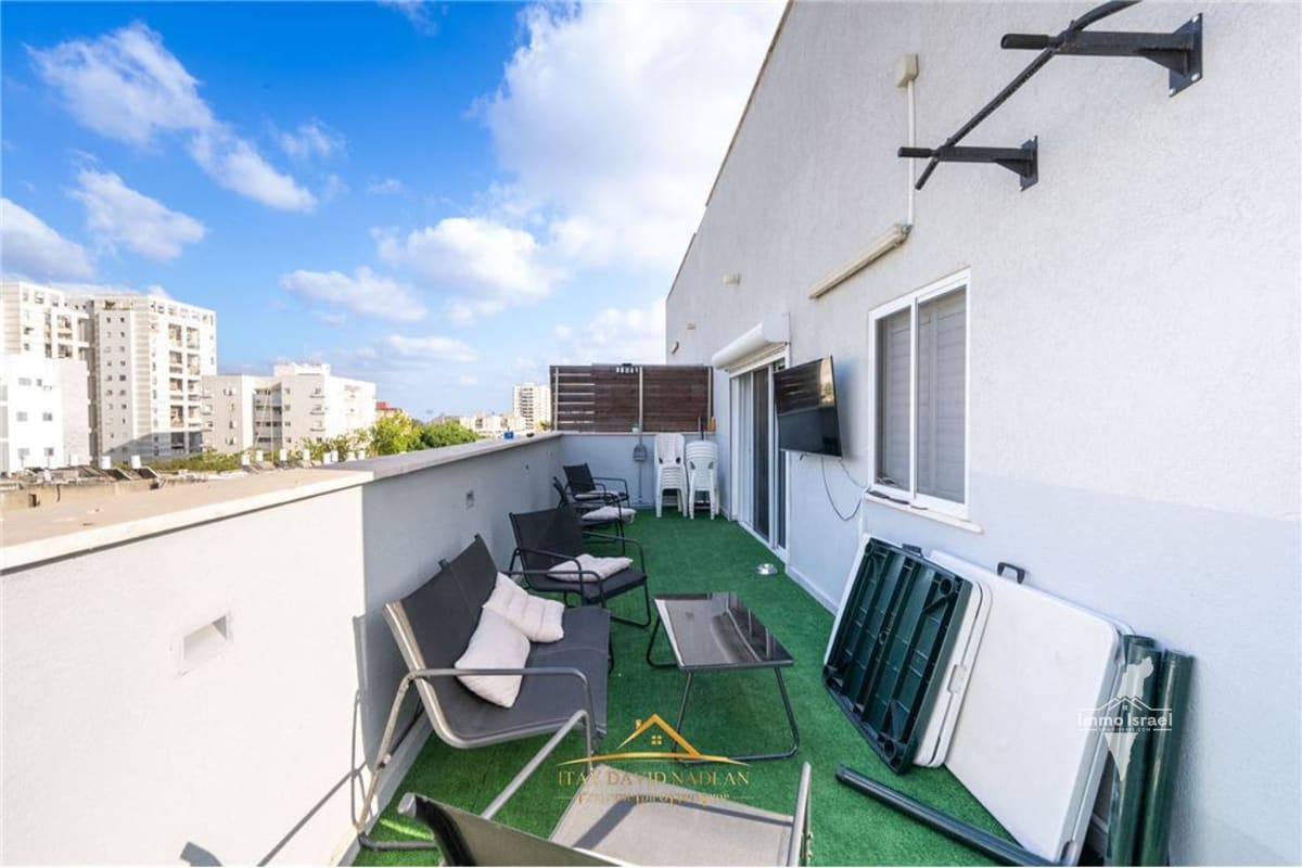 5-Room Penthouse Duplex for Sale on Ma'apilei Egoz Street 36, Tel Aviv