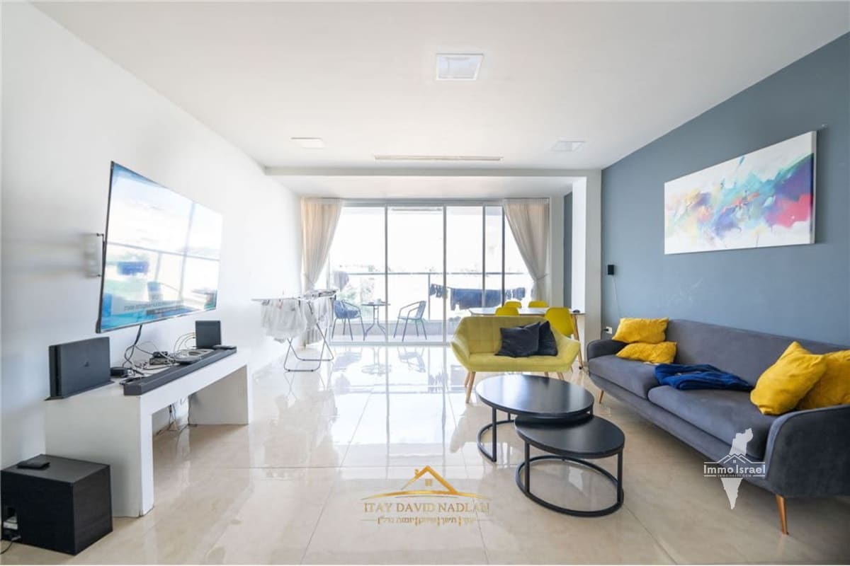 5-Room Penthouse Duplex for Sale on Ma'apilei Egoz Street 36, Tel Aviv