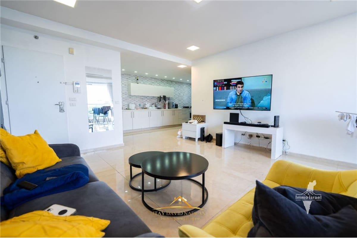 5-Room Penthouse Duplex for Sale on Ma'apilei Egoz Street 36, Tel Aviv