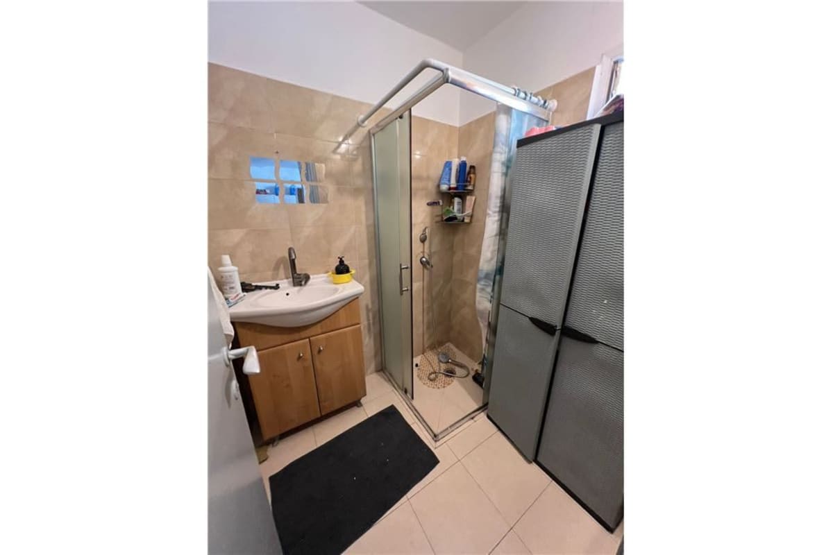 3-Room Apartment for Sale on Kokhavei Yitskhak Street 13, Tel Aviv