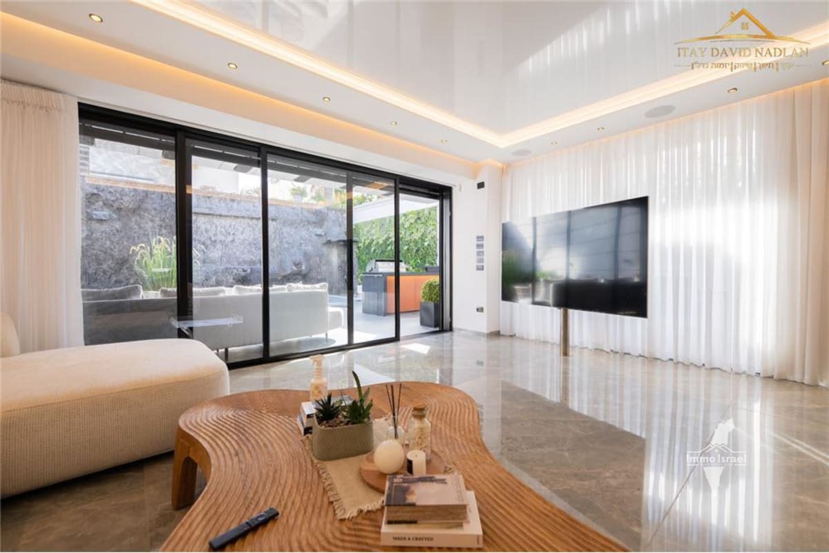 10-Room Private House for Sale on 4856 Street 4, Tel Aviv