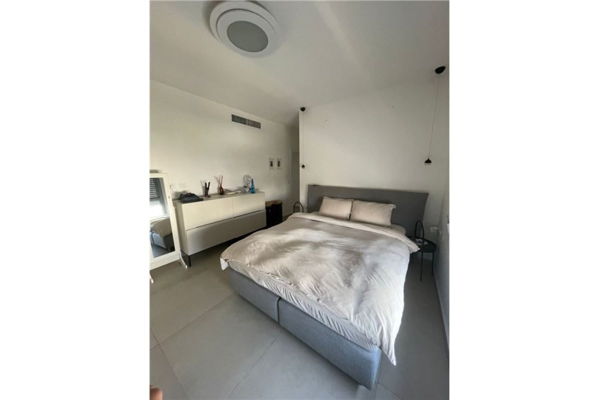 4-Room Apartment for Rent on Arthur Rubinstein Street 15, Tel Aviv