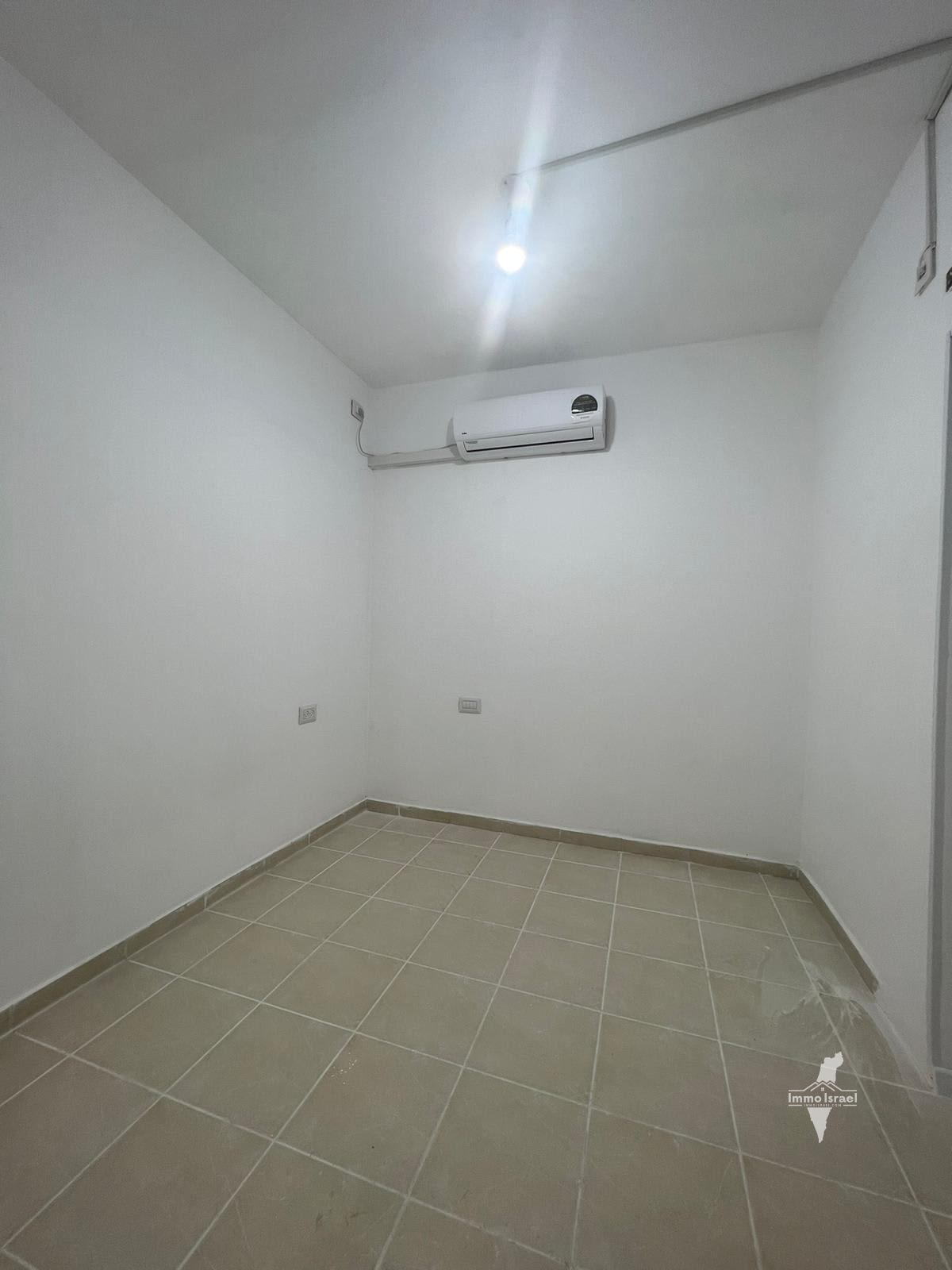 Garden Apartment for Rent on Kibuts Galuyot Street 38, Petah Tikva