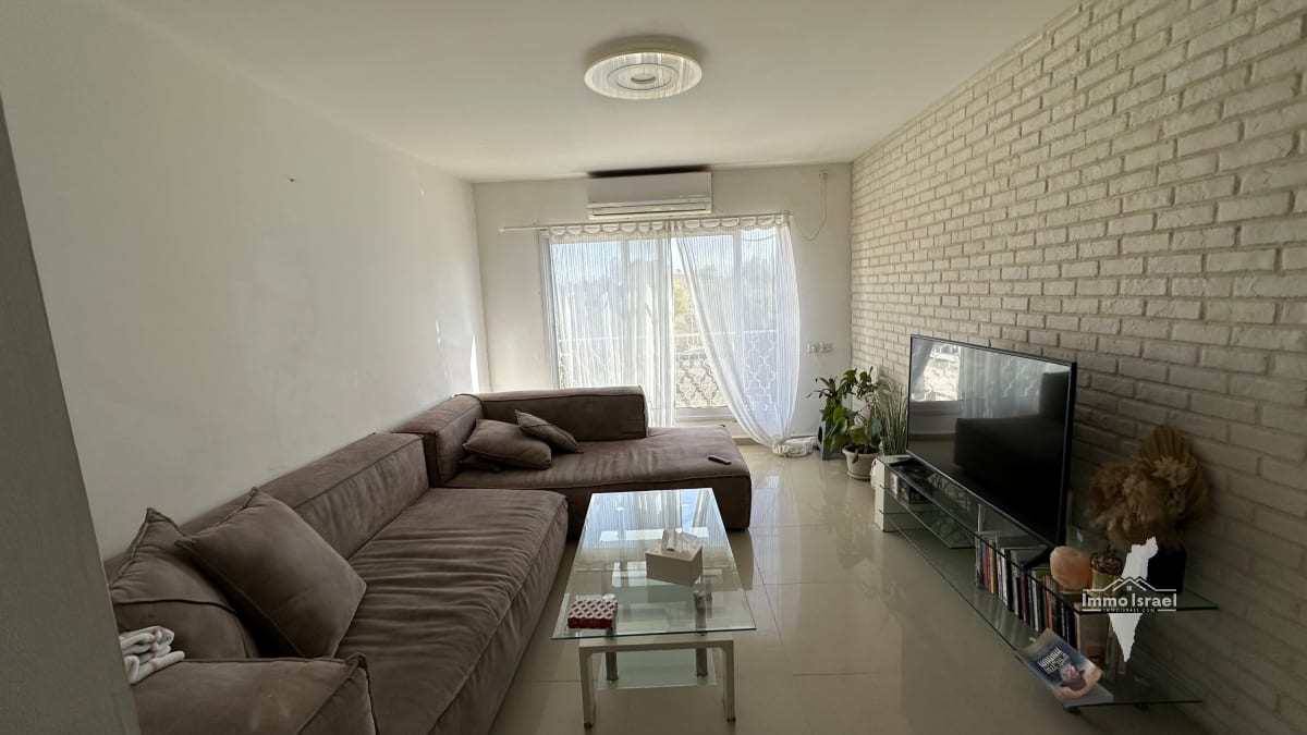 3-Room Apartment next to Grand Kanyon, Beer Sheva