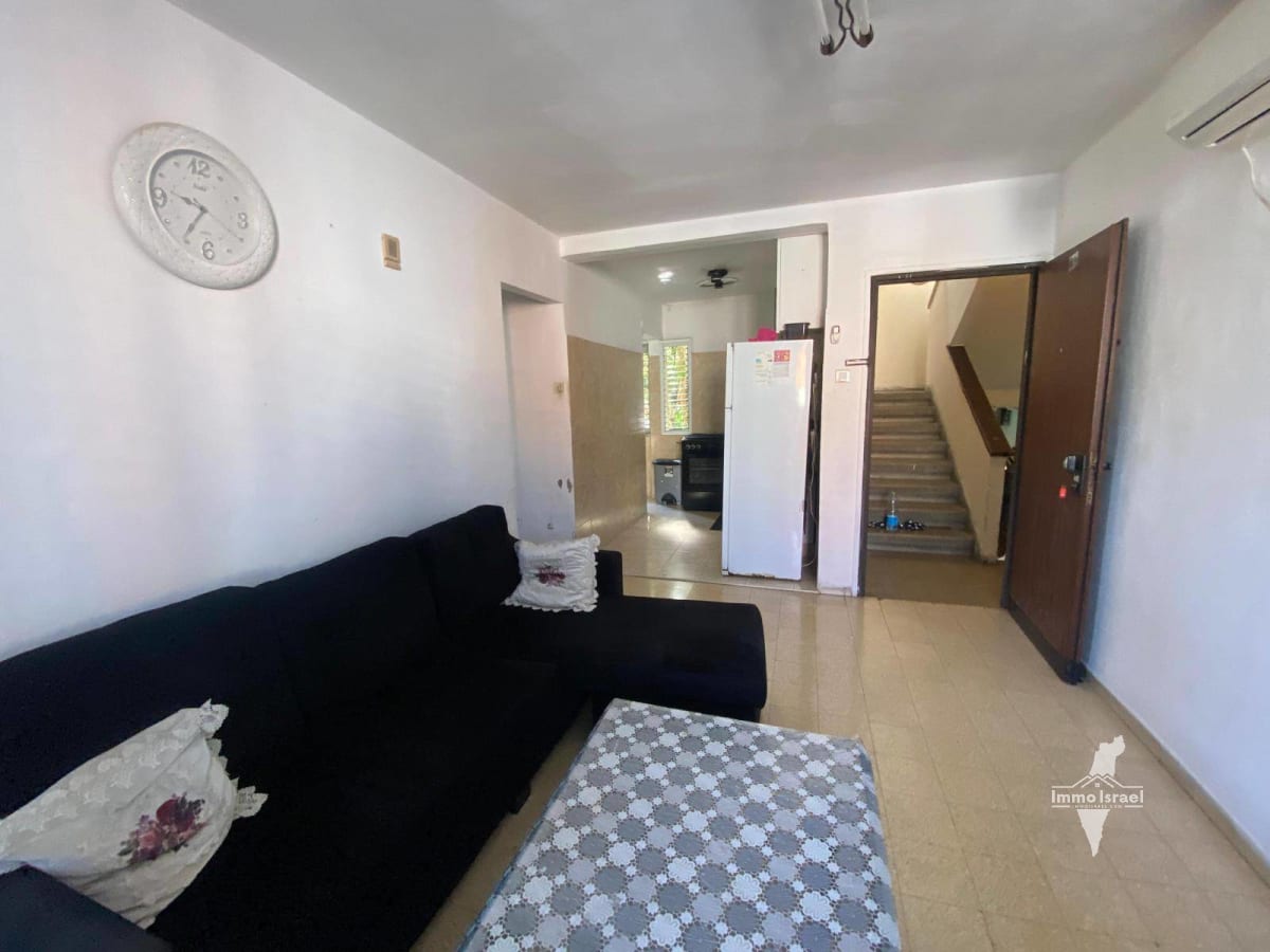 3-Room Apartment for Sale Undergoing Urban Renewal in the Heart of Jafo