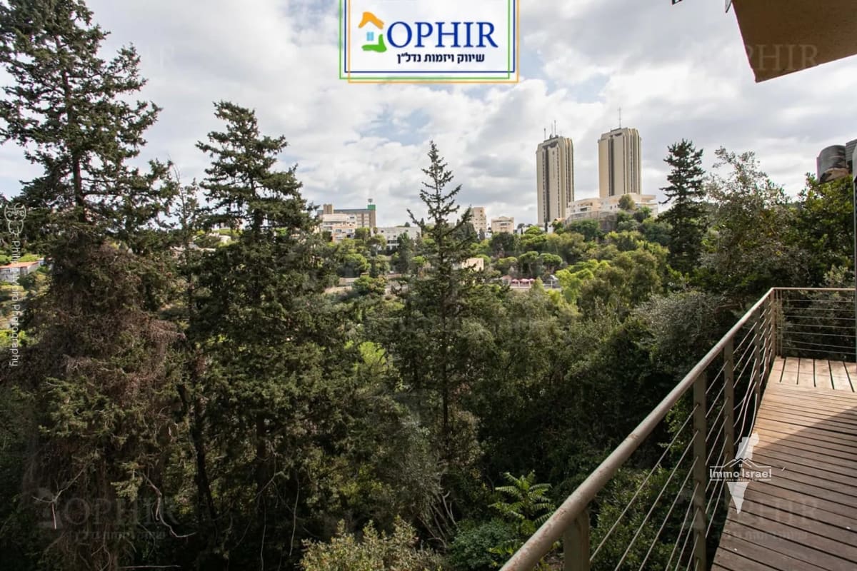 7-Room Garden Apartment for Sale on Shoshanat Ha'Karmel Street, Haifa