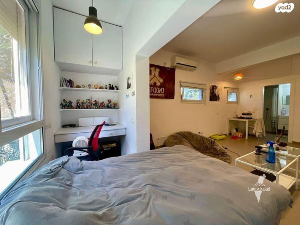 1.5-Room Studio Apartment in Advanced Renovation Process on Palmakh Street, Haifa