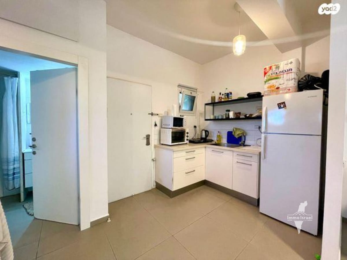 1.5-Room Studio Apartment in Advanced Renovation Process on Palmakh Street, Haifa