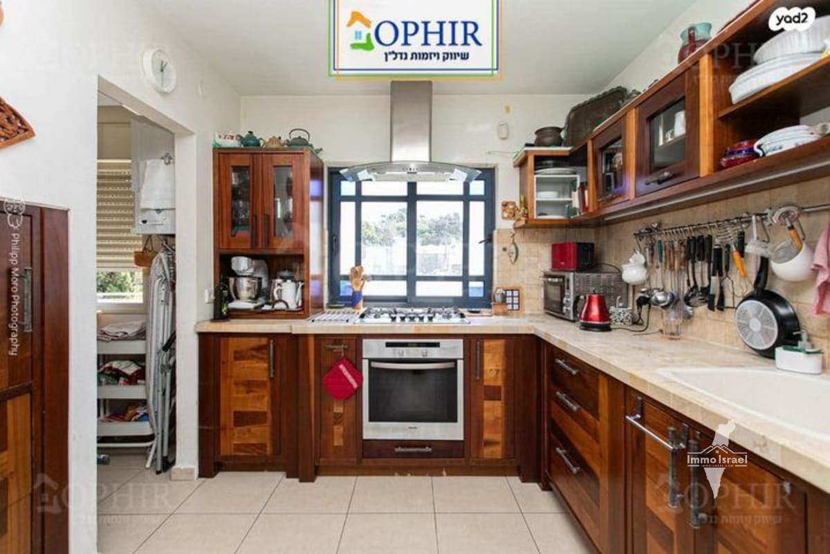 5-Room Penthouse for Sale on Kadima Street, Haifa