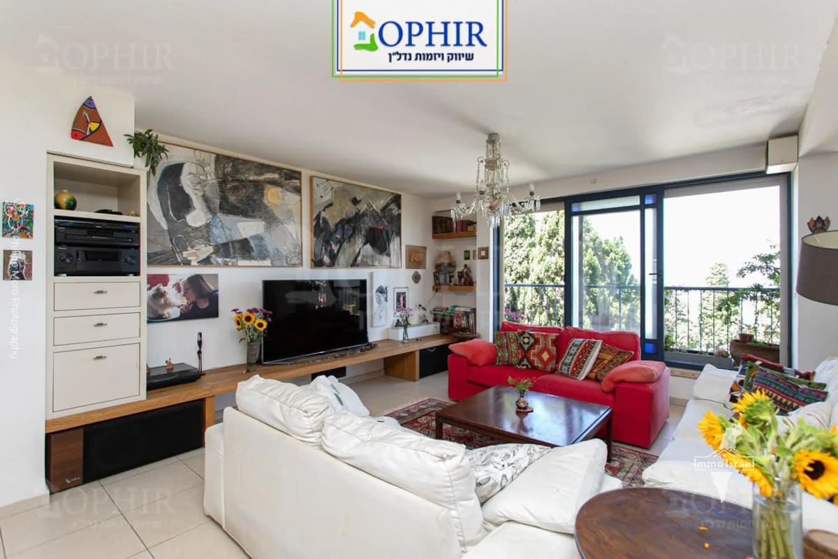 5-Room Penthouse for Sale on Kadima Street, Haifa