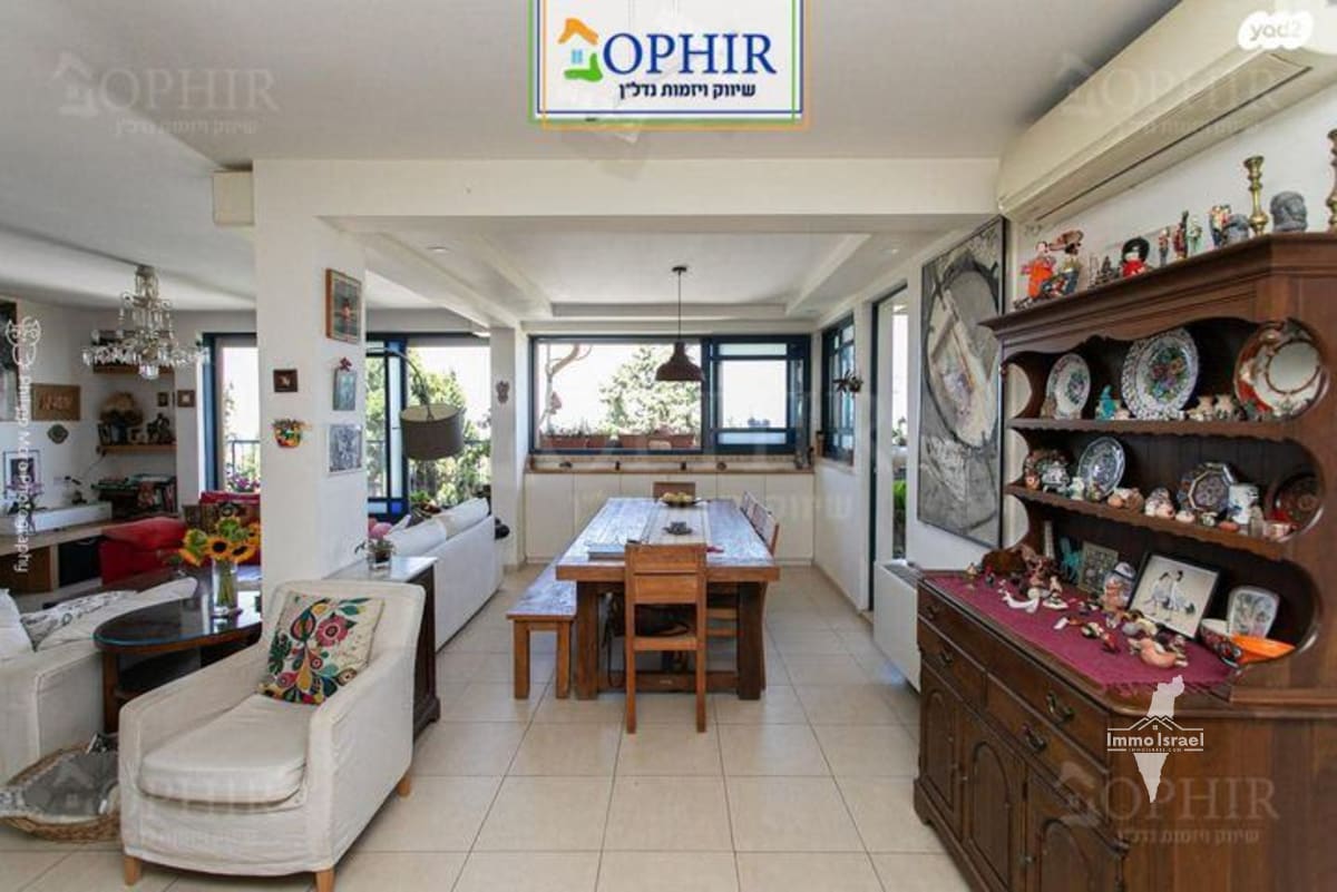 5-Room Penthouse for Sale on Kadima Street, Haifa