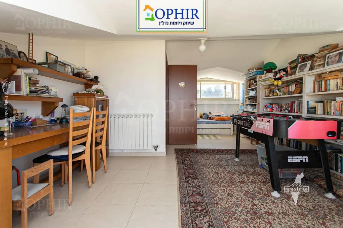 5-Room Penthouse for Sale on Kadima Street, Haifa