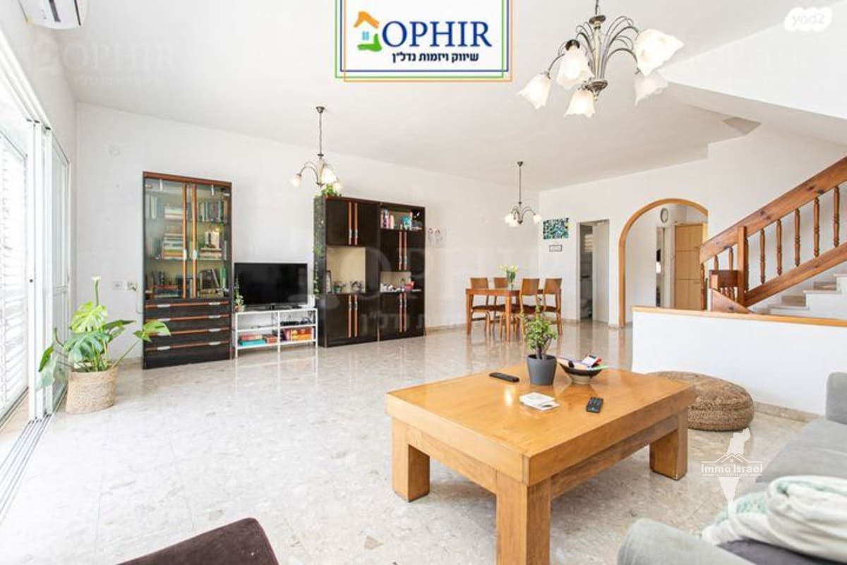 6-Room Triplex Cottage for Sale on Caspari Street, Haifa