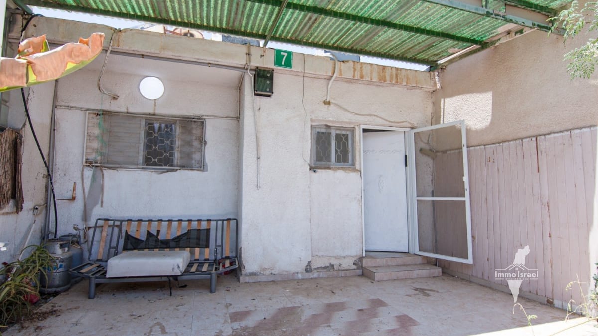 Ground House for Sale with High Yield near the University, Be'er Sheva