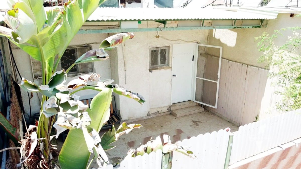 Ground House for Sale with High Yield near the University, Be'er Sheva