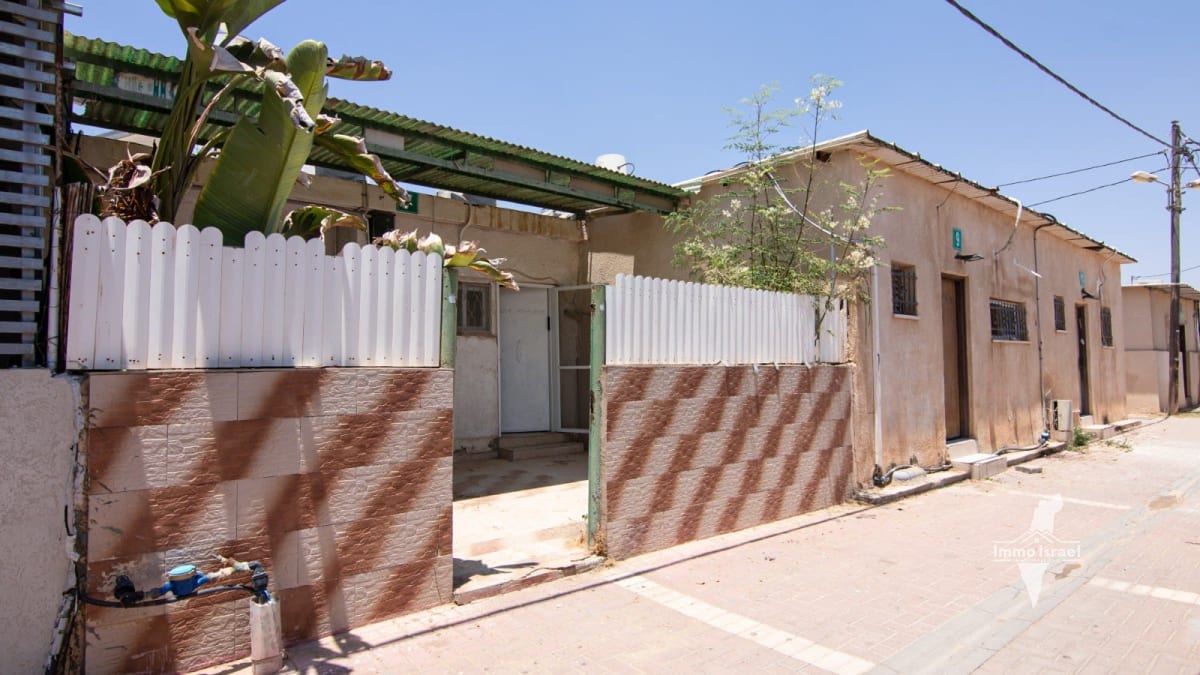 Ground House for Sale with High Yield near the University, Be'er Sheva