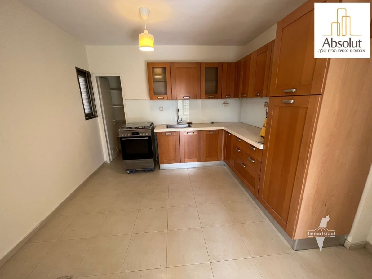 4.5-Room Apartment on Beit Tsuri Street 14, Ramat Aviv Gimel, Tel Aviv