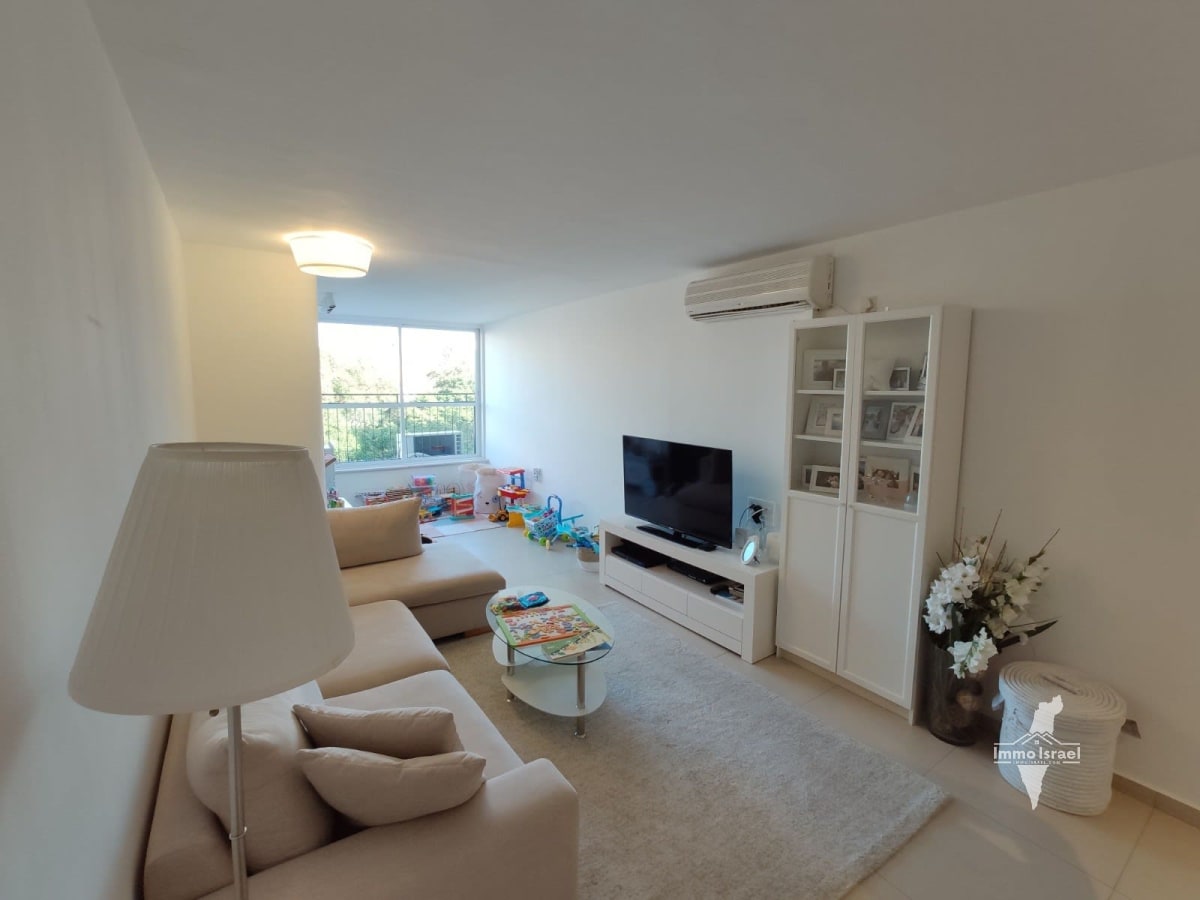 4-Room Apartment for Sale on Ben Yosef Street, Ramat Aviv Gimel, Tel Aviv