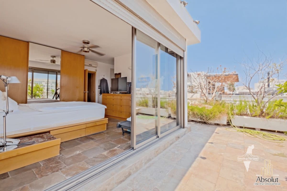 5-Room Roof Duplex for Sale on Burla Street, Tel Aviv
