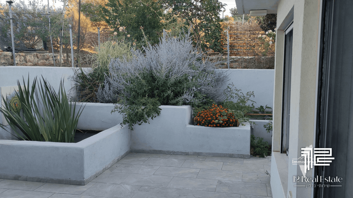 7 Bedrooms Villa for Sale in Beautiful Kamon