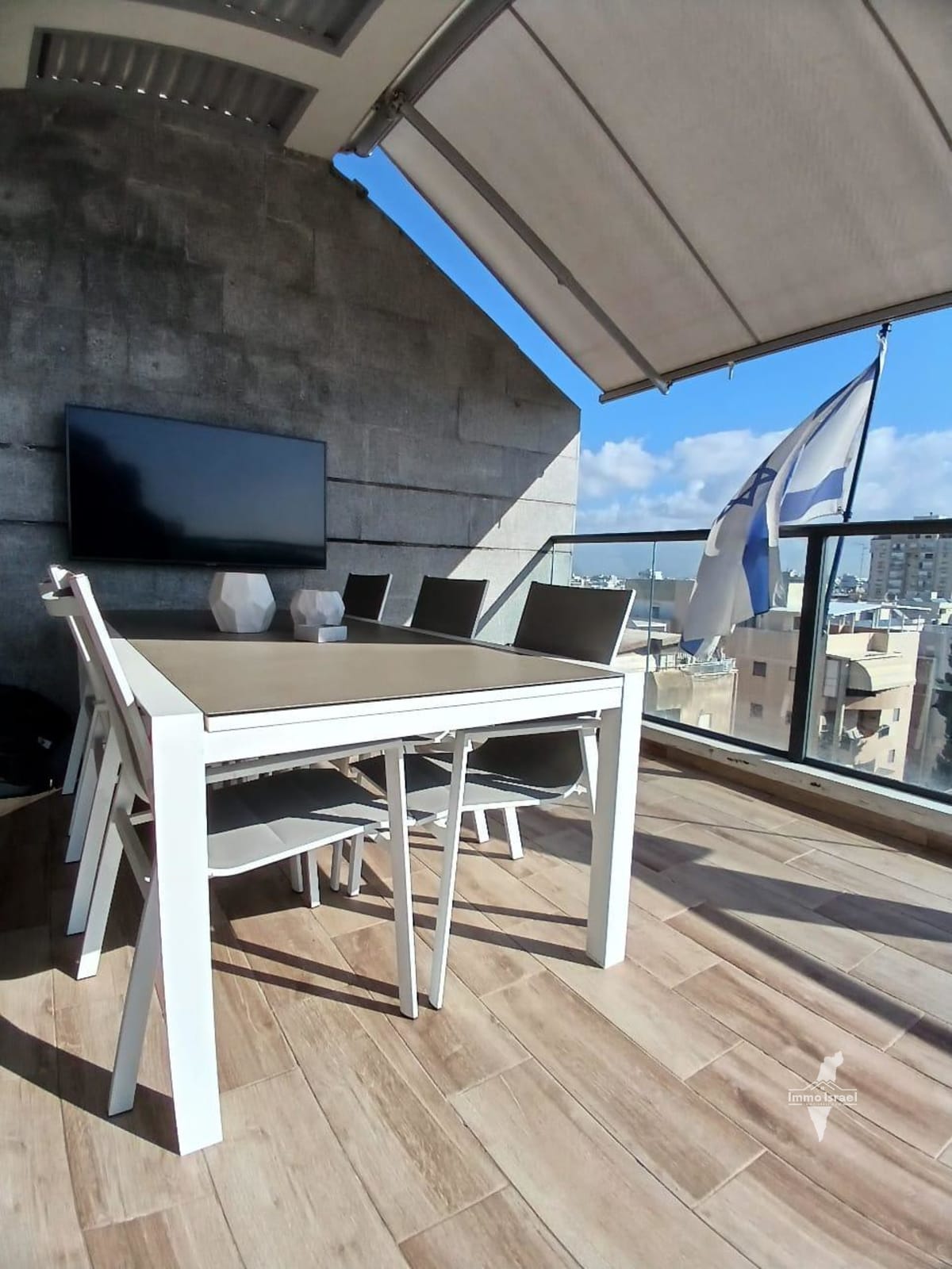 Mini Penthouse for Sale in the Sought-After Katznelson Neighborhood, Rishon LeZion