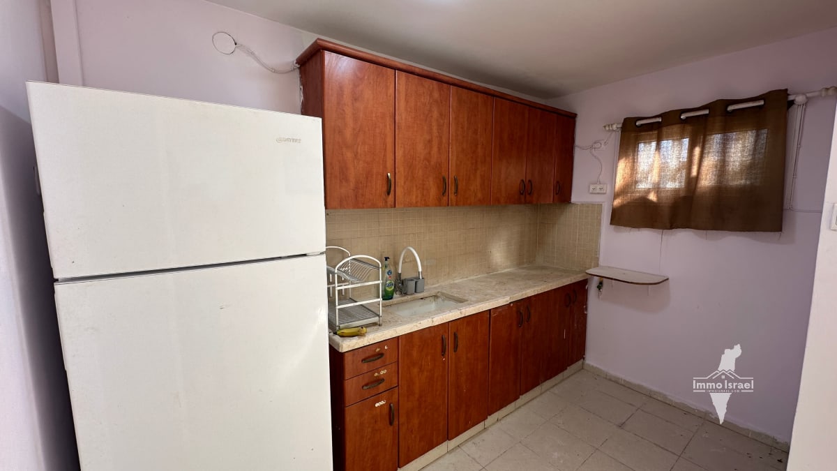 3-Room Apartment on the Second Floor, Hey Neighborhood, Be'er Sheva