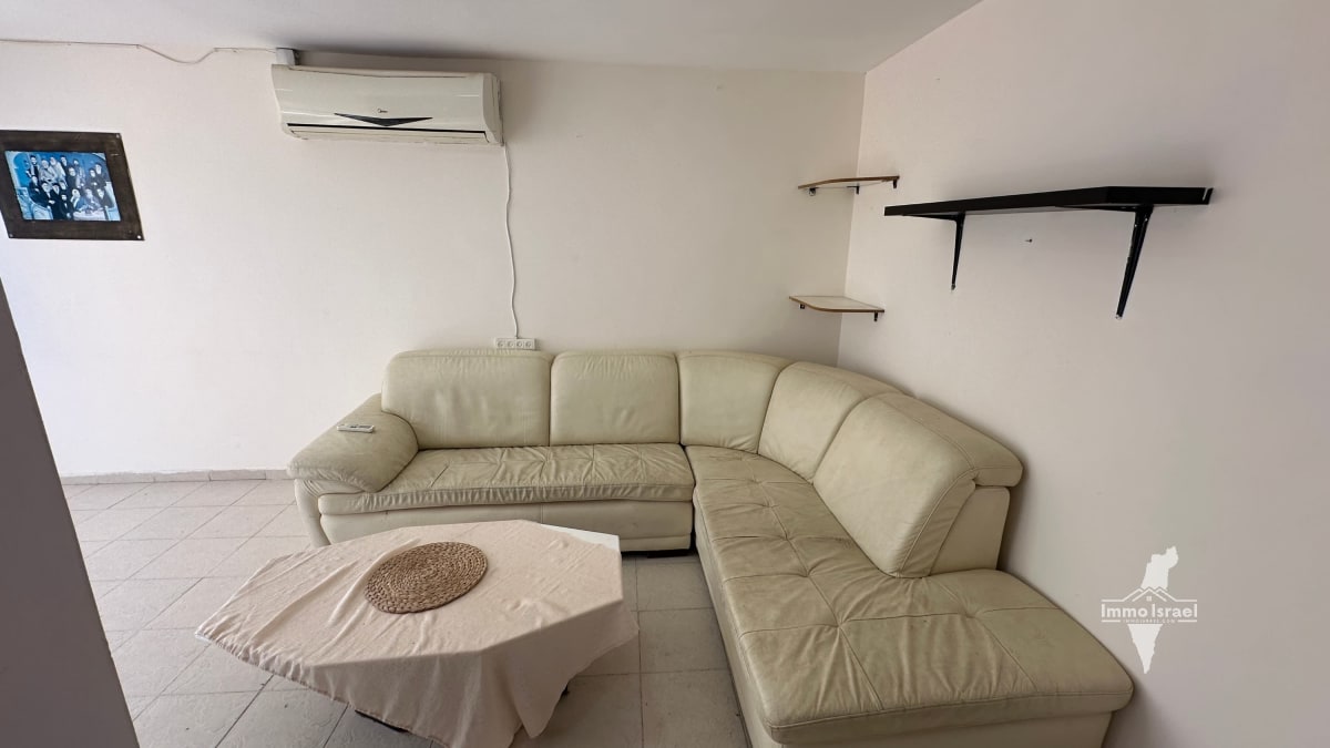 3-Room Apartment on the Second Floor, Hey Neighborhood, Be'er Sheva