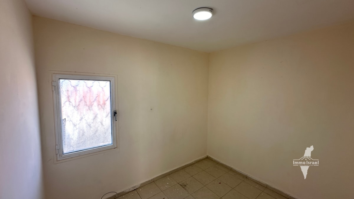 3-Room Apartment on the Second Floor, Hey Neighborhood, Be'er Sheva