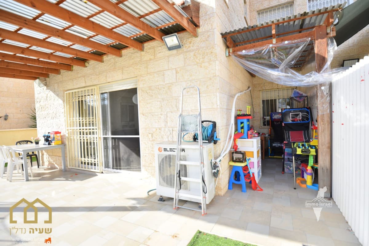 Stunning Cottage for Sale in Pelah 6 Neighborhood, Be'er Sheva