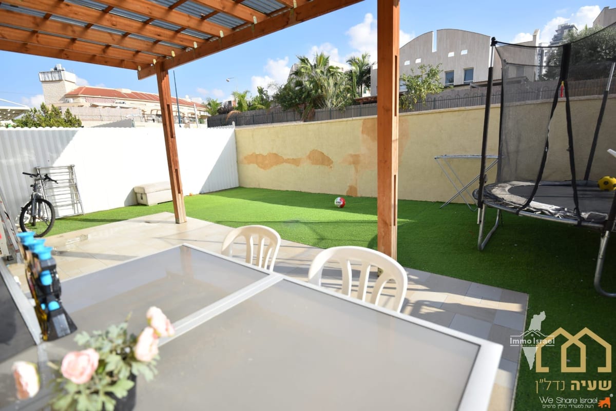 Stunning Cottage for Sale in Pelah 6 Neighborhood, Be'er Sheva