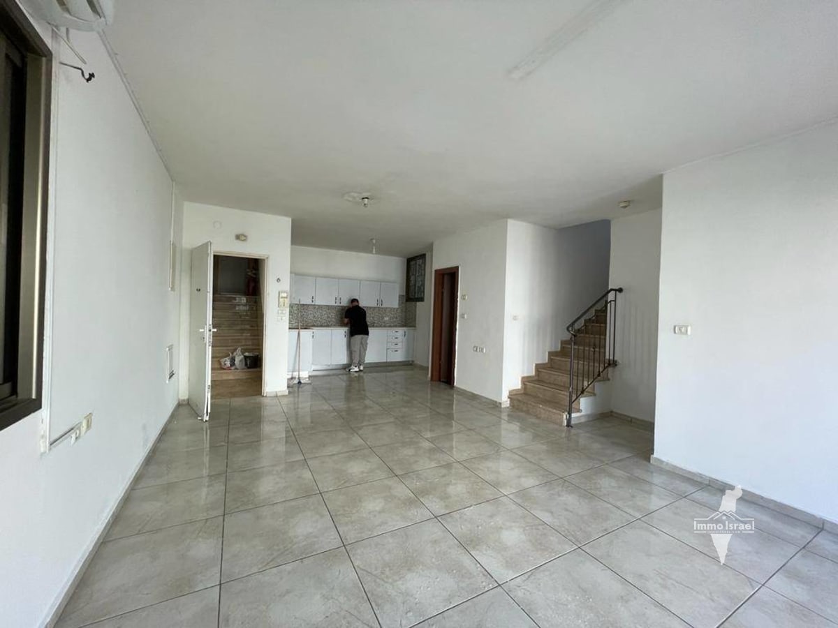 Сдается роскошная двухэтажная квартира в Ришон-ле-Ционе