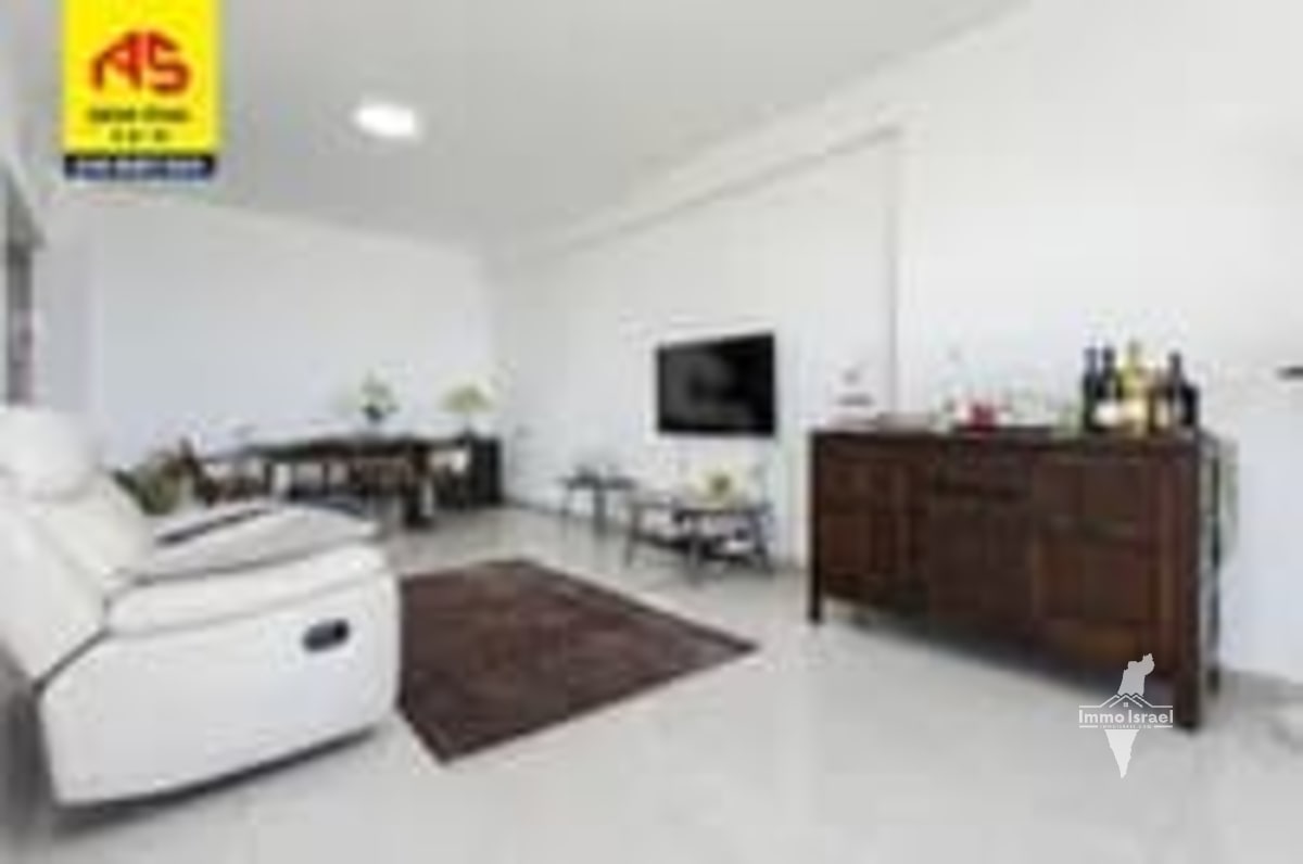 4.5-Room Apartment on Sderot Wedgewood, Haifa