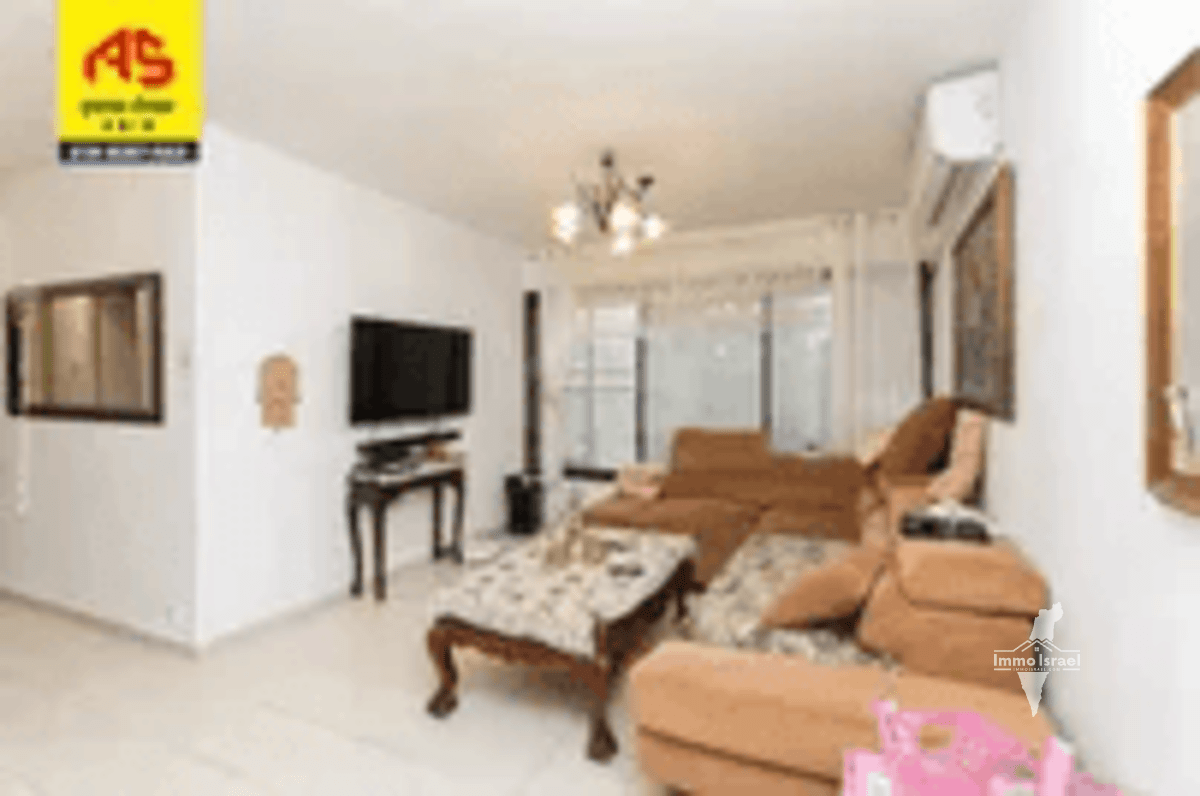 4-Room Apartment in Kiryat Sprinzak Neighborhood, Haifa