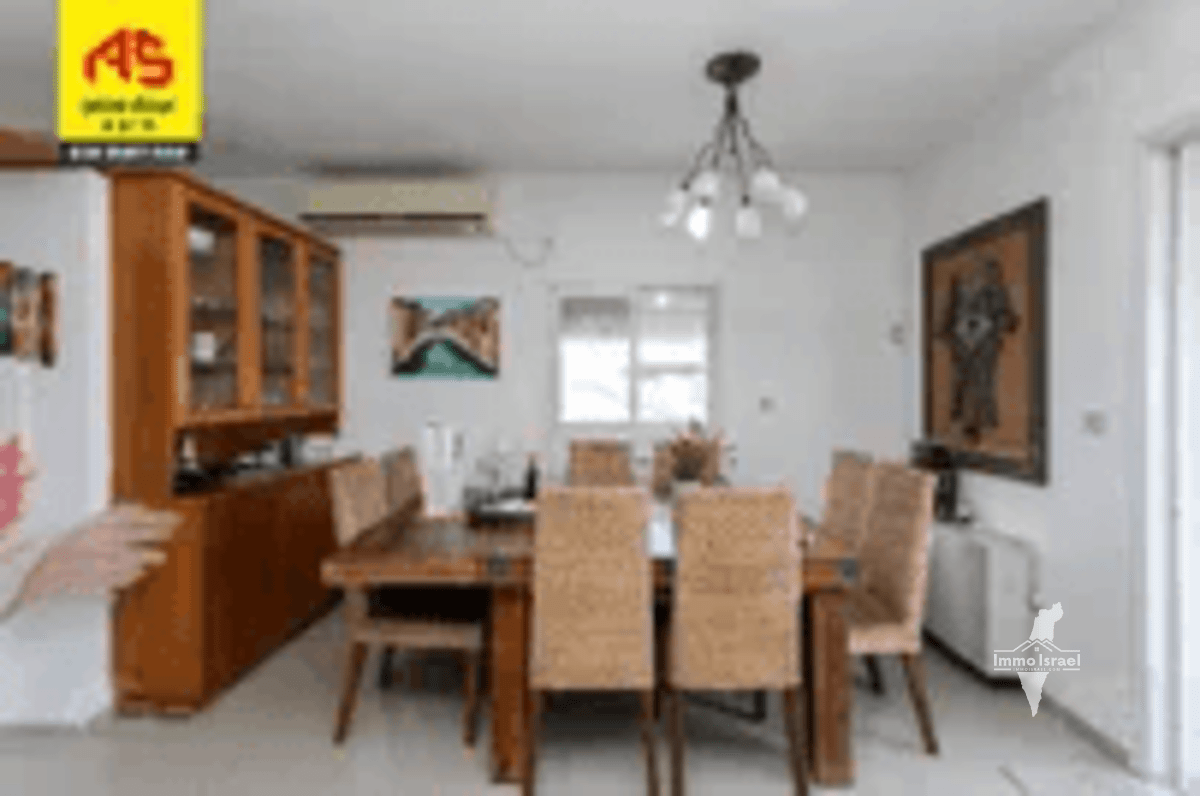 4.5-Room Penthouse for Sale on Tsiv'oni Street, Haifa