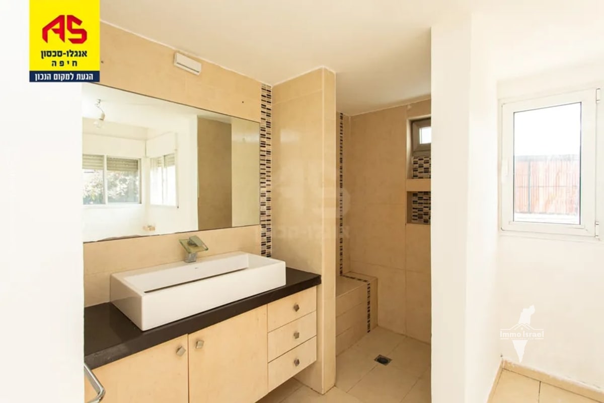 5-Room Penthouse for Sale on Nurit Street, Haifa