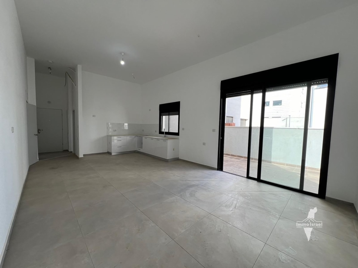 3-Room Garden Apartment for Sale in the Devir Yitzhaki Project, Netivot