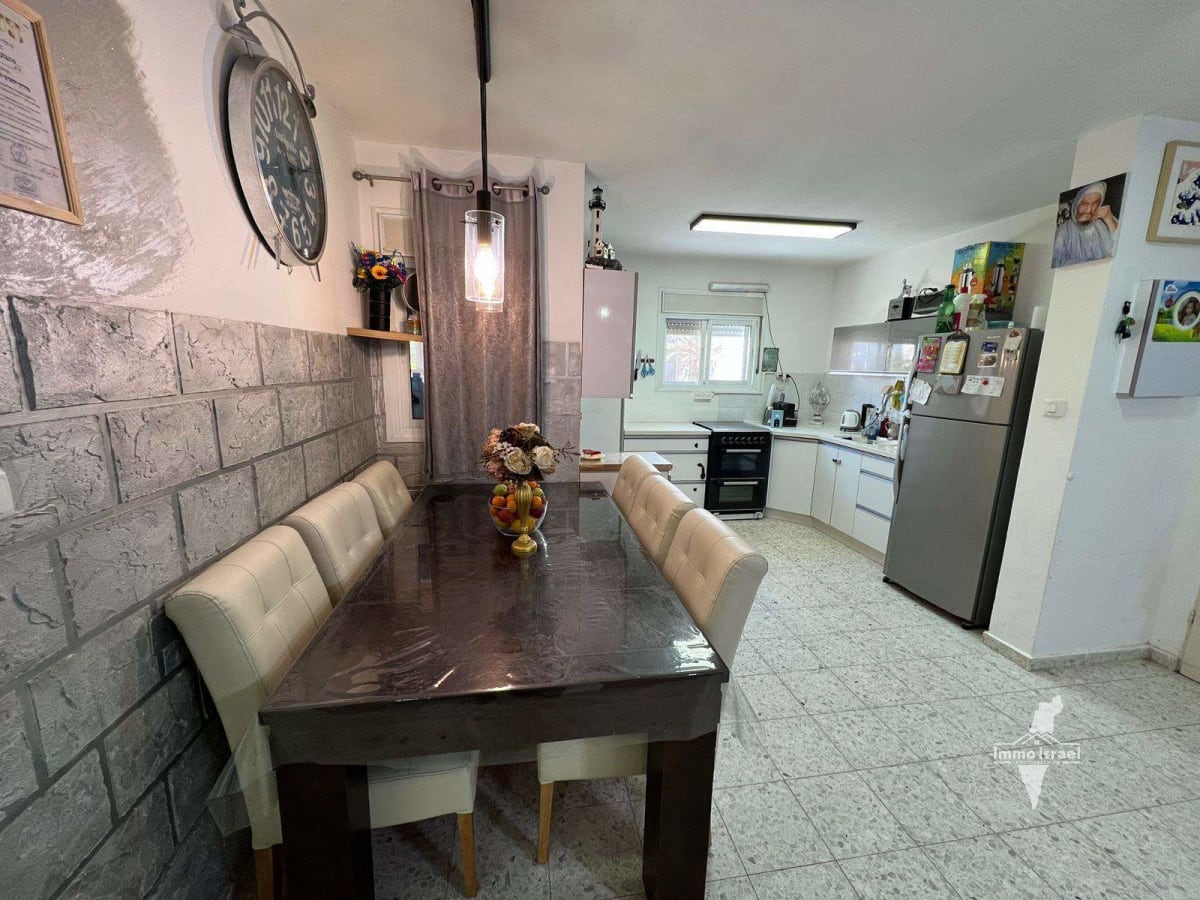 3-Room Apartment for Sale on Tkuma Street, Netivot