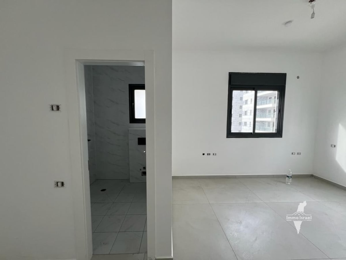 5-Room Penthouse for Sale on Yahadut Italia Street, Netivot