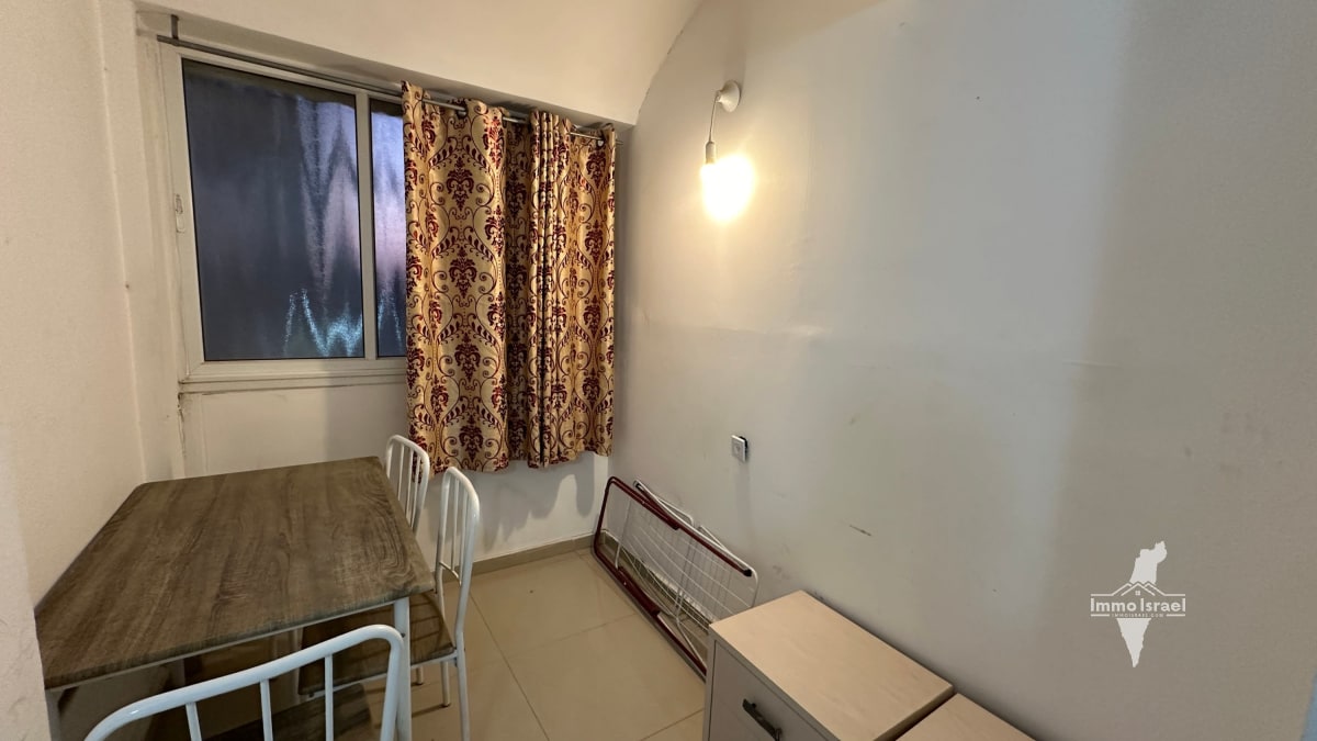 Divided 3-Room Apartment for Sale next to Kyriat HaMemshala and the Central Station, Be'er Sheva