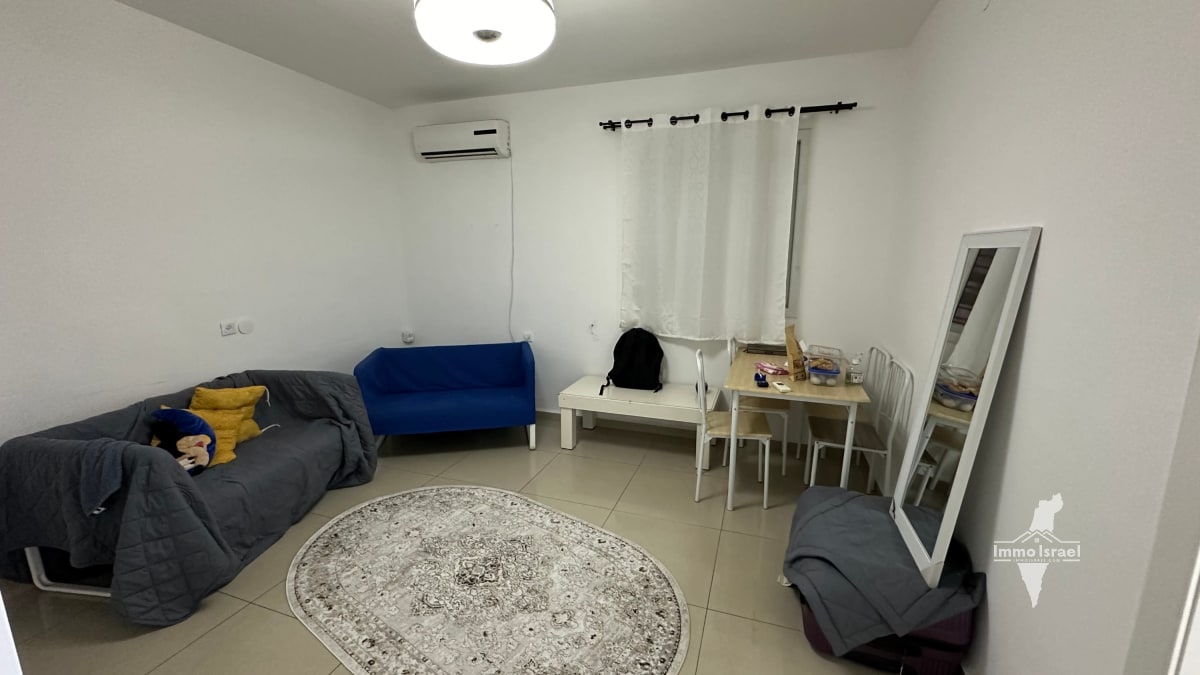 Divided 3-Room Apartment for Sale next to Kyriat HaMemshala and the Central Station, Be'er Sheva