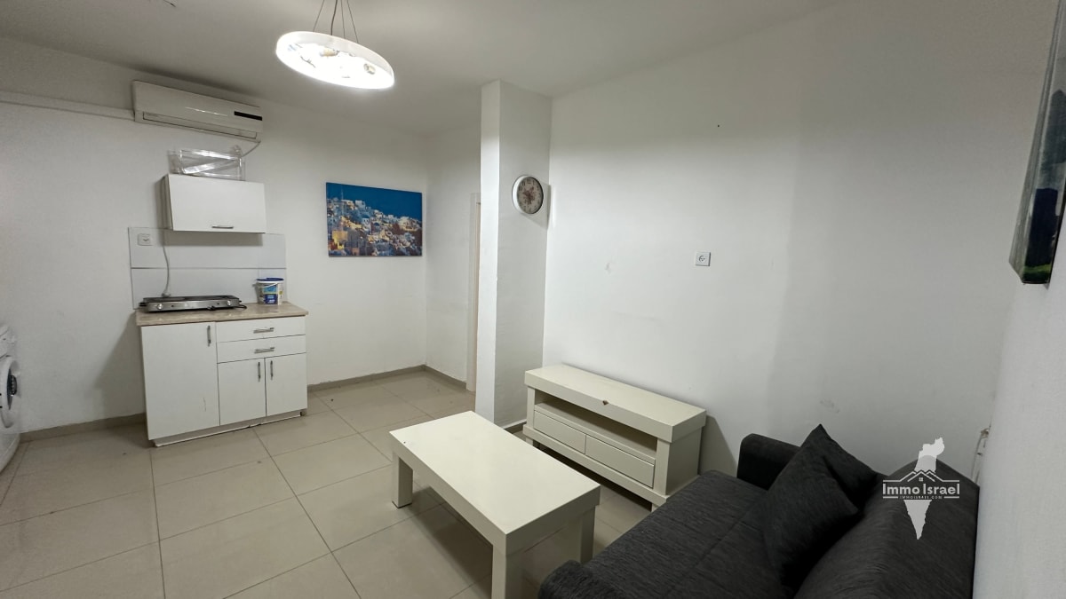 Divided 3-Room Apartment for Sale next to Kyriat HaMemshala and the Central Station, Be'er Sheva